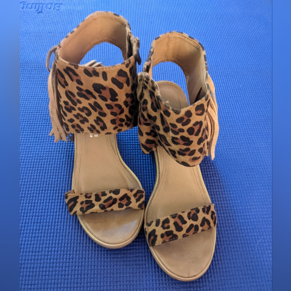 Very Volatile Heels - Picture 2 of 8